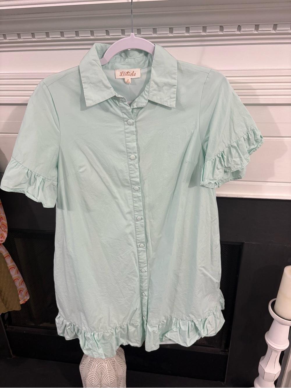 Listicle dress size small. Ruffle bottom w/pockets